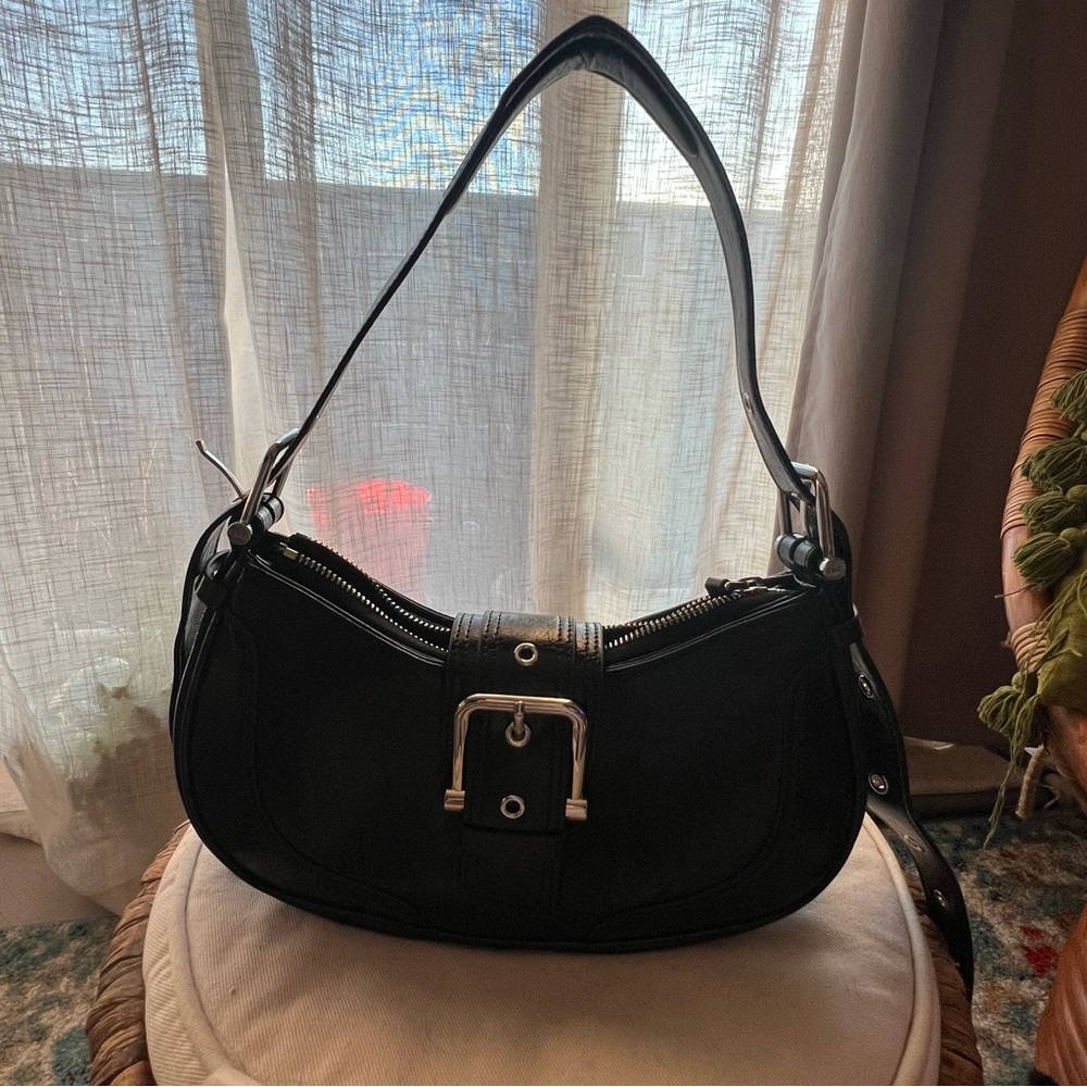 Osoi Brocle Buckle Shoulder Bag Black